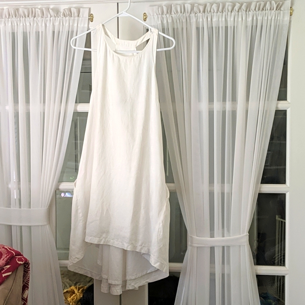 Linen lined high-low dress.